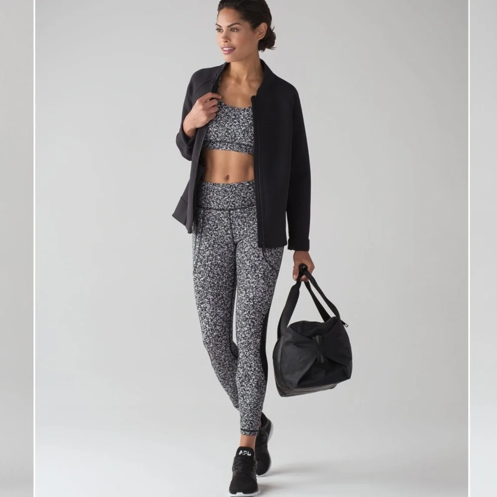 Lululemon Invigorate 7/8 Tight Daisy Dust Alpine White Black Size 4 Mesh Running
